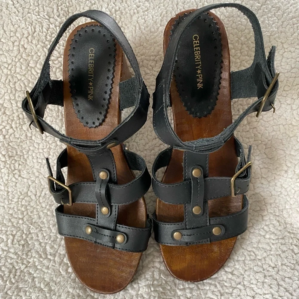 Retro style sandals with adjustable straps and block heel Size: 10 - XL